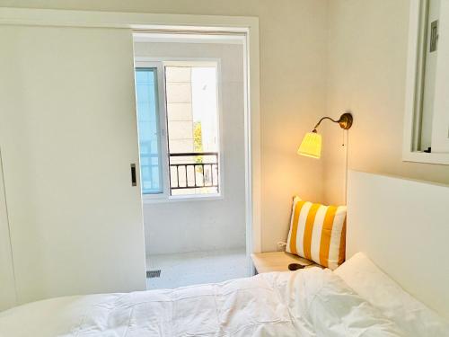 Postel nebo postele na pokoji v ubytování 운서역 홈호스텔 더블룸