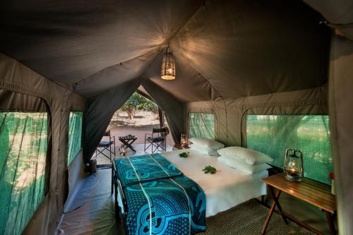 Postel nebo postele na pokoji v ubytování Nkula Camp - Pafuri Walking Safari's