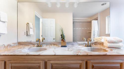 a bathroom with two sinks and a large mirror at Blitzen by AvantStay Pet-Friendly Tahoe Retreat Near Heavenly Ski Resort in South Lake Tahoe
