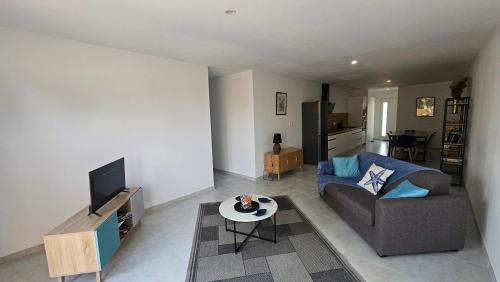 Μια τηλεόραση ή/και κέντρο ψυχαγωγίας στο Maison 2 chambres, 6 couchages