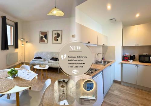a kitchen and living room with a table and a kitchen and a kitchen at Studio au cœur de Lourdes in Lourdes