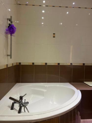 Ένα μπάνιο στο Ambrozia