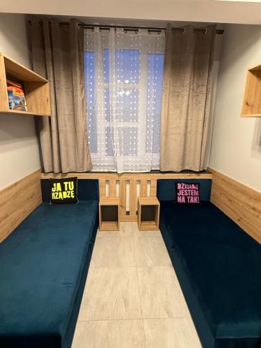 En eller flere senge i et værelse på Spoko Room 23 Szczytno