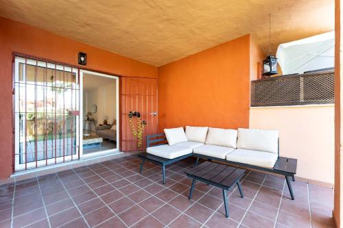 Bajo con acceso directo a la piscina y parking privado en La Reserva de Marbella by Sunny Residences photo 5
