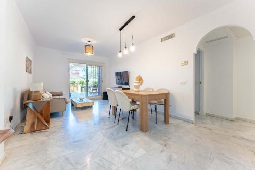 Bajo con acceso directo a la piscina y parking privado en La Reserva de Marbella by Sunny Residences photo 8