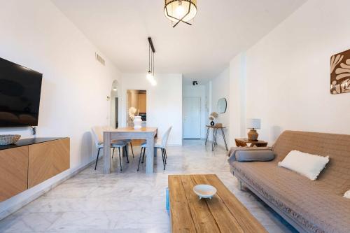 Bajo con acceso directo a la piscina y parking privado en La Reserva de Marbella by Sunny Residences photo 11