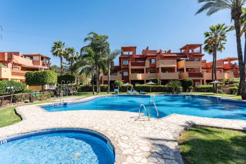 Bajo con acceso directo a la piscina y parking privado en La Reserva de Marbella by Sunny Residences photo 29