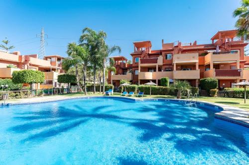 Bajo con acceso directo a la piscina y parking privado en La Reserva de Marbella by Sunny Residences photo 30