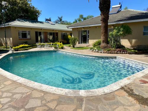 Bazén v ubytování 2 bedroomed apartment with kitchenette - 2068 nebo v jeho okolí