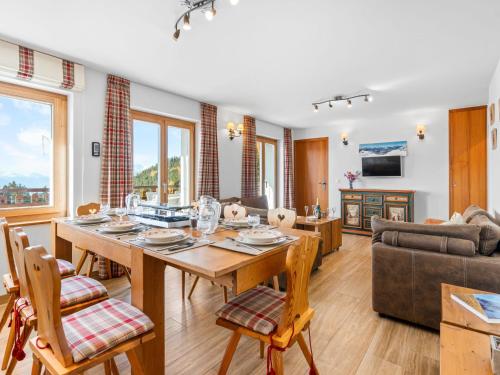 Apartment Les Aiguilles Vertes Rez supérieur by Interhome