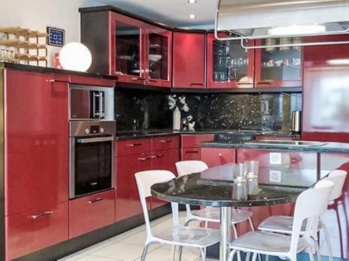 Η κουζίνα ή μικρή κουζίνα στο Apartment Center Communal 1D by Interhome