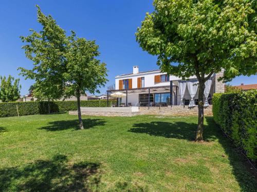 Κήπος έξω από το Villa Terra Grigia by Interhome