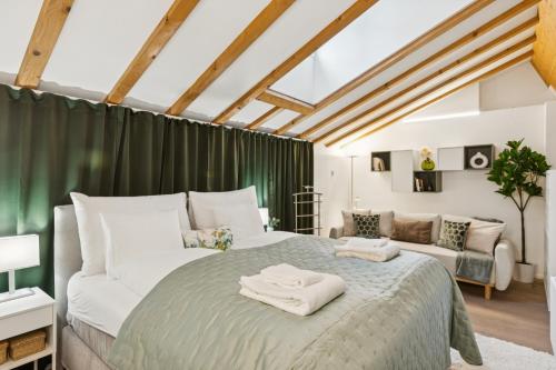 Old Town Diamond Penthouse AC Private Rooftop
