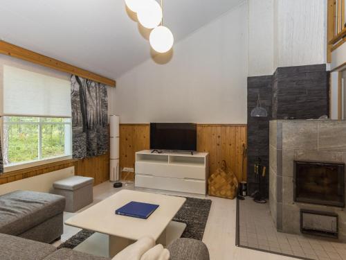 Et tv og/eller underholdning på Holiday Home Parintie 3 d 21 by Interhome