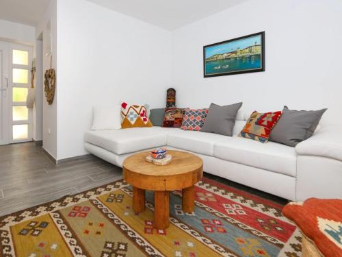 Holiday Home Ambi by Interhome