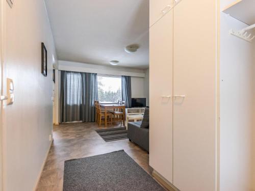 Μια τηλεόραση ή/και κέντρο ψυχαγωγίας στο Holiday Home Kotipaljakka a3 by Interhome