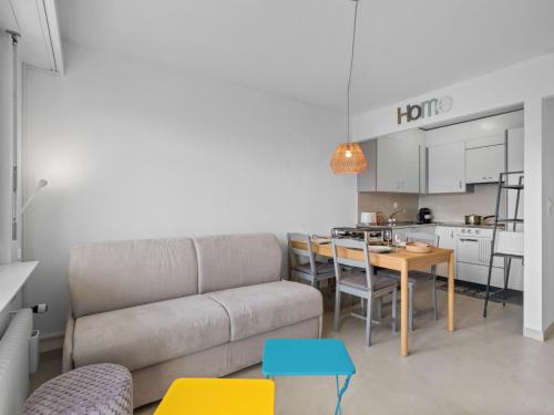 Apartment La Roseraie B 24 by Interhome