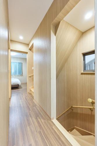 艾屋吉屋 4 minutes to Daisho Station, 3 stops to Shinsaibashi, brand new private house, 3 toilets, 2 bathrooms, suitable for large family travel