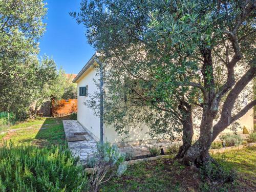 Holiday Home Sandra by Interhome
