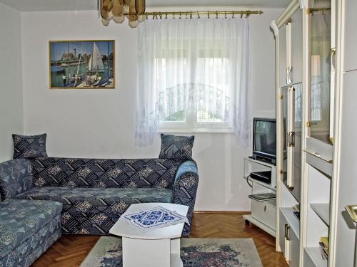 Μια τηλεόραση ή/και κέντρο ψυχαγωγίας στο Holiday Home Vilma 2 by Interhome