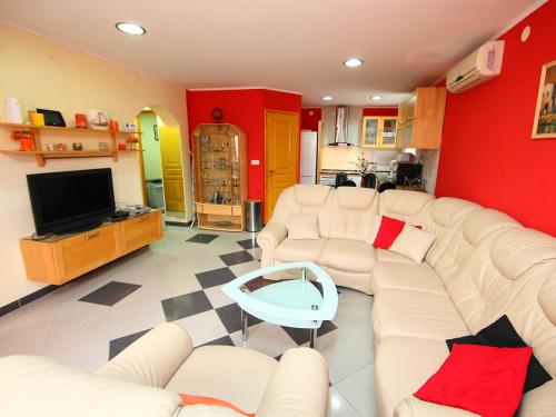 Μια τηλεόραση ή/και κέντρο ψυχαγωγίας στο Holiday Home Terracotta by Interhome