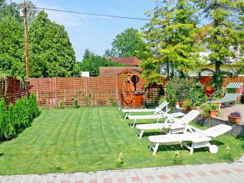 Κήπος έξω από το Holiday Home Terracotta by Interhome