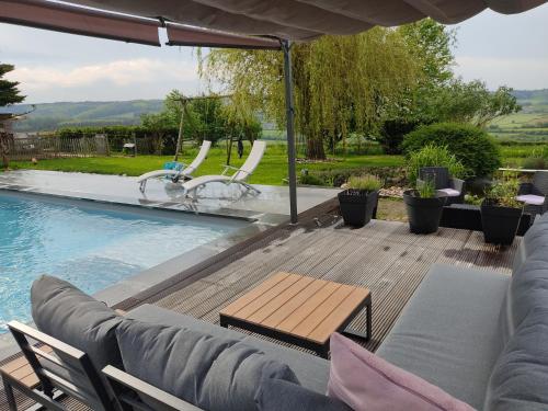 Bazén v ubytování Le Flanelmont nebo v jeho okolí