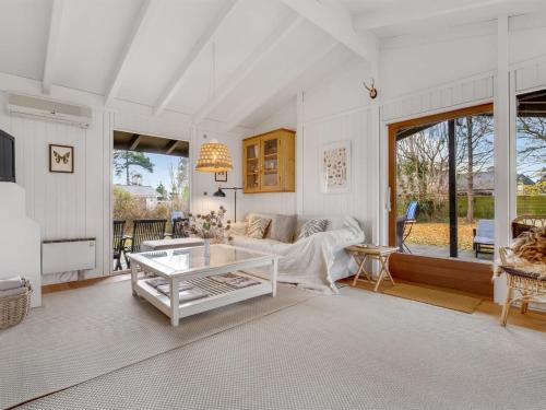 Гостиная зона в Holiday Home Anelle - 100m from the sea by Interhome