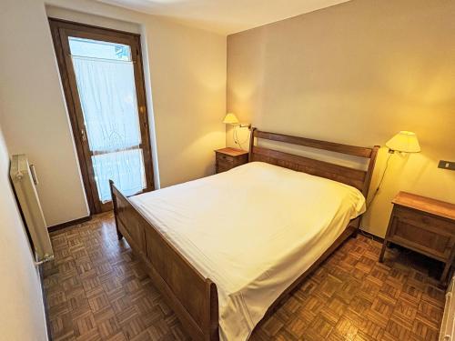 Una cama o camas en una habitación de Apartment Garlassi by Interhome