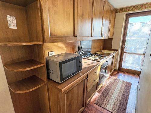 Una cocina o cocineta en Apartment Garlassi by Interhome