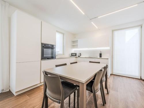 Køkken eller tekøkken på Apartment Dolores-3 by Interhome