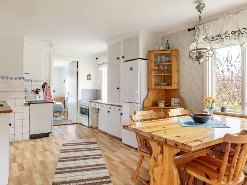 Η κουζίνα ή μικρή κουζίνα στο Holiday Home Svenstorp by Interhome