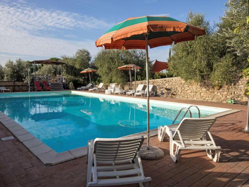 Πισίνα στο ή κοντά στο Apartment Erica by Interhome