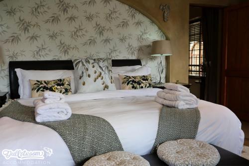 En eller flere senge i et værelse på Olive & Ivy Cherry Grove 7