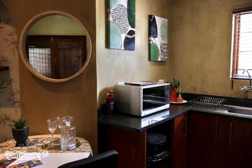 Køkken eller tekøkken på Olive & Ivy Cherry Grove 7