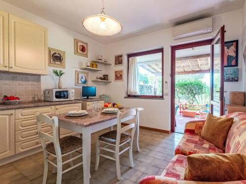 Køkken eller tekøkken på Holiday Home Lo Scrigno Segreto by Interhome