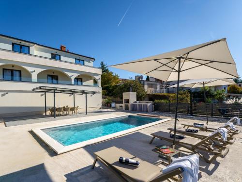 Bazén v ubytování Apartment Lamar by Interhome nebo v jeho okolí