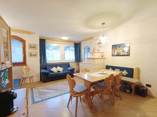 Un lugar para sentarse en Apartment Appartamento Ghezzi by Interhome