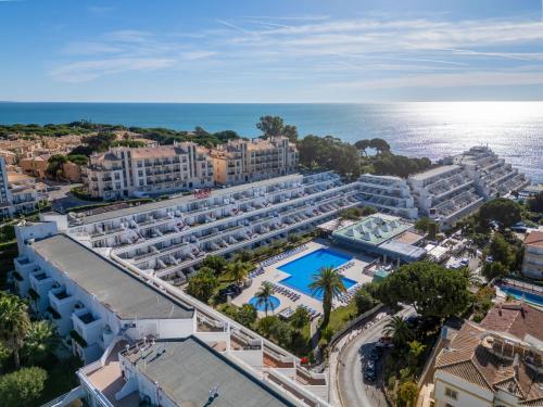 een luchtzicht op het hotel en de oceaan bij Apartment Viva One by Interhome in Branqueira