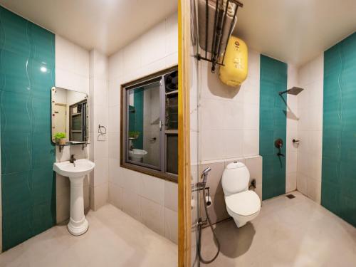 Ένα μπάνιο στο Hotel Opera Delhi Airport