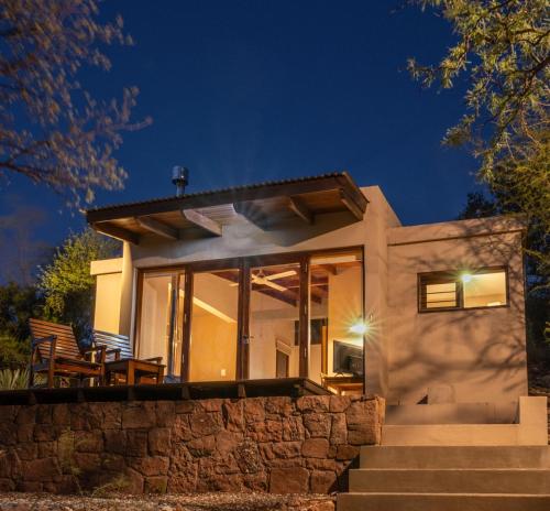 Το κτήριο όπου στεγάζεται  το ξενοδοχείο διαμερισμάτων