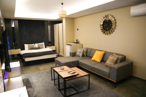 a living room with a couch and a bed at LİMONOTTO SUİT OTEL in Mersin