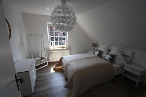 Giường trong phòng chung tại Haus mit Herz