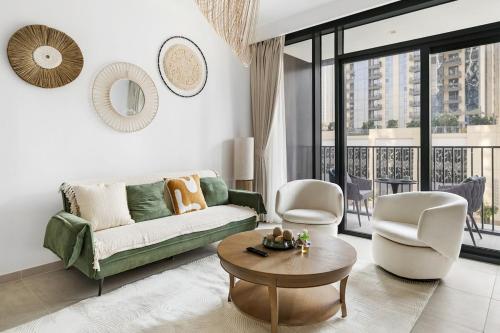 Luxurious 1BR Modern Apartment Balcony Pool