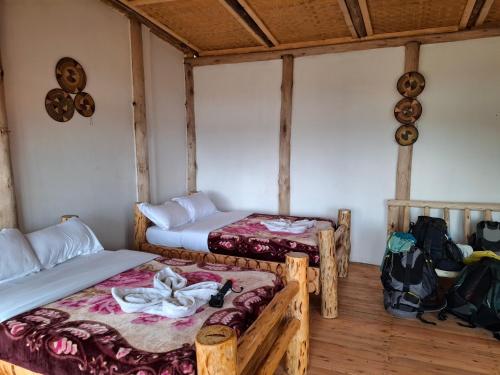 En eller flere senge i et værelse på Rubuguri community home
