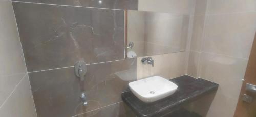 Un baño de Hotel R K LUXE