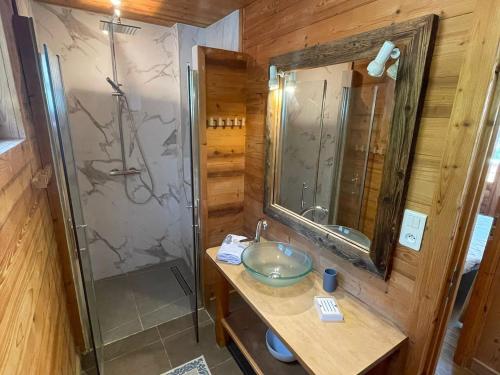 Spacious 2 bedroom apt with terrace Chamonix center