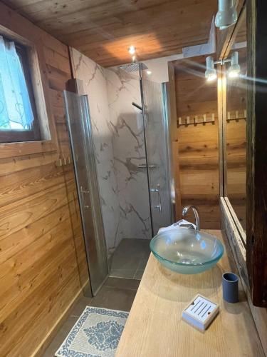 Spacious 2 bedroom apt with terrace Chamonix center