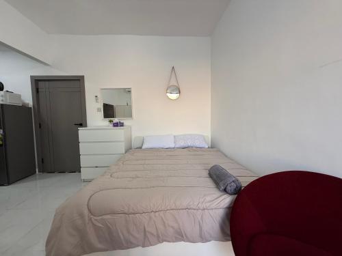 Кровать или кровати в номере Khalidiya Studio