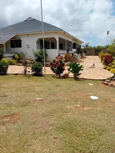 Κήπος έξω από το Chero-Palms